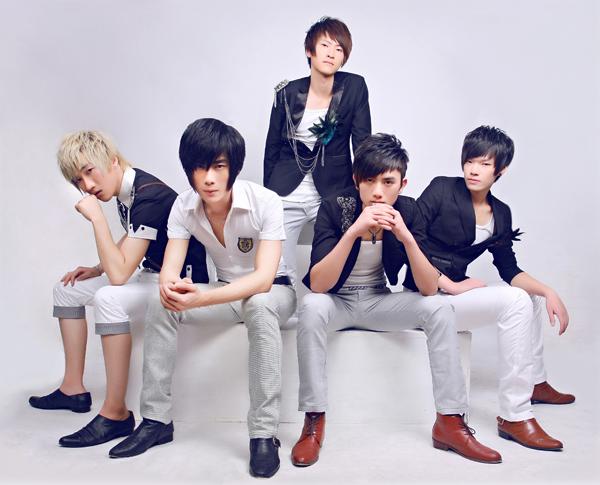 盘点2010年90后最受欢迎艺人郭书瑶、武艺、SS.G组合<strong></p>
<p>刘扬帆</strong>，看看你最喜欢谁