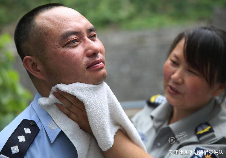 陶红英:盲警以妻子为“眼” 驻站铁路十余年(转载)