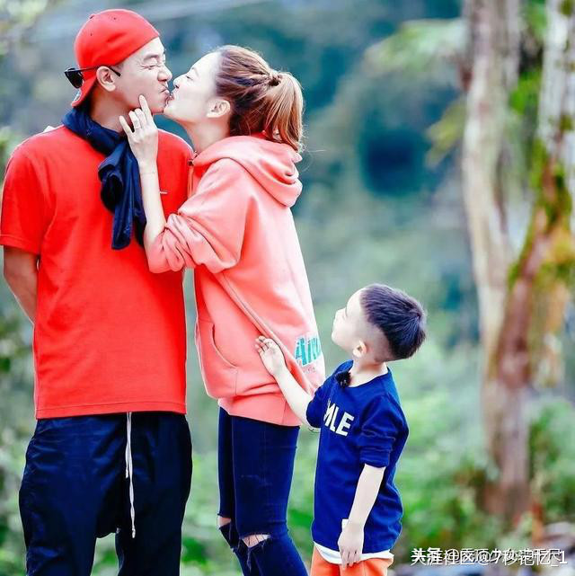 应采儿挺孕肚现身坐实怀孕传闻 与友人逛婴幼店不见陈小春陪伴