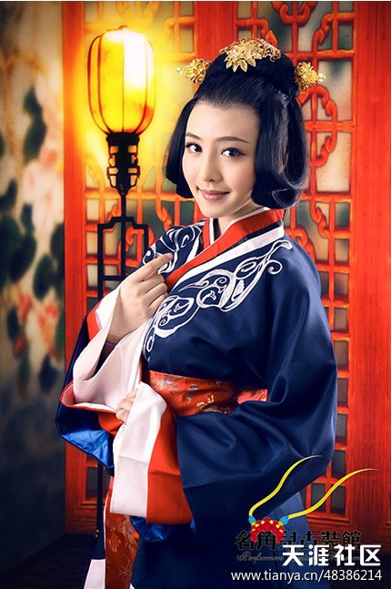 18岁新一代宅男女神董含露董含露，胸器存在造假嫌疑，有图有真实